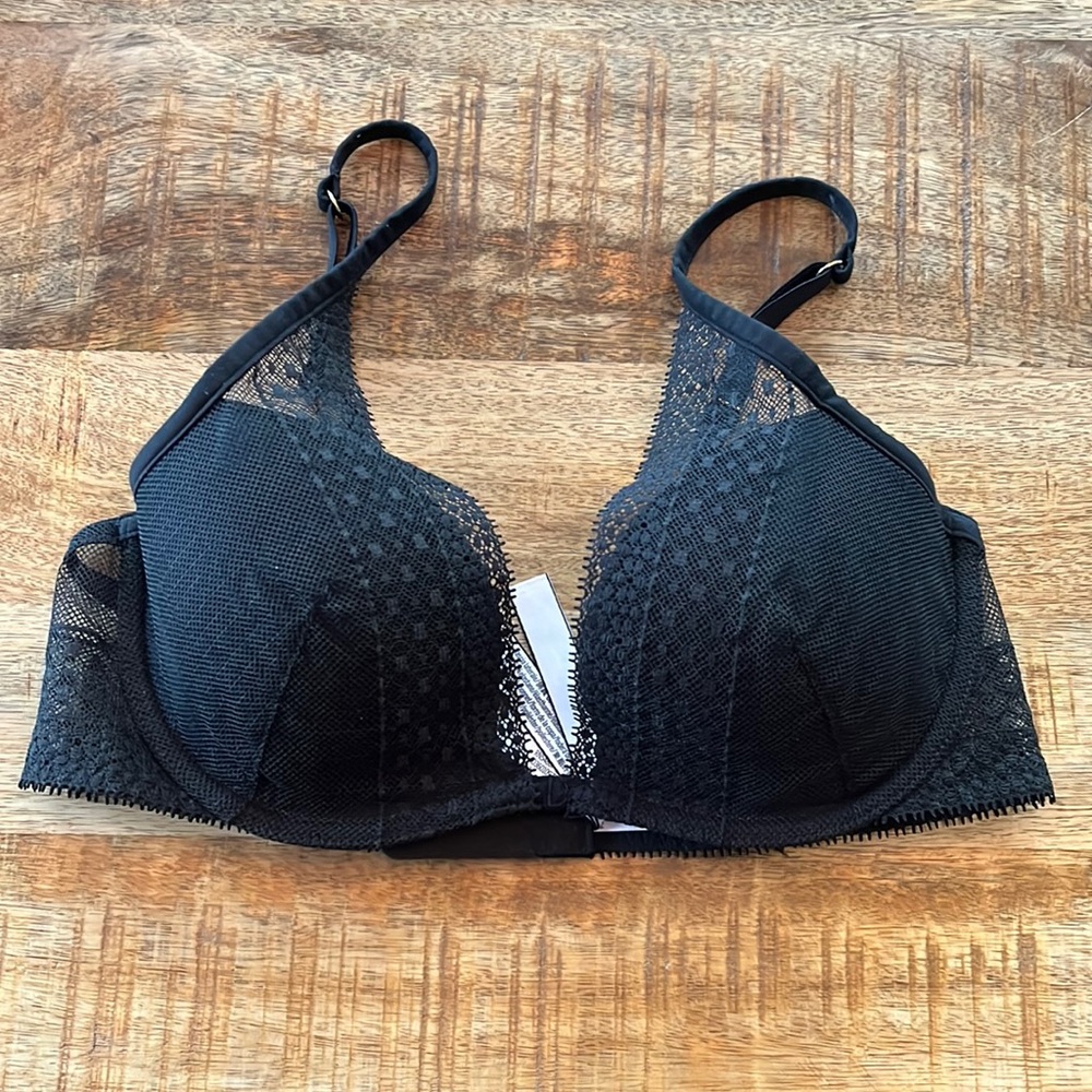 NWOT Victoria Secret Black Lace Plunge Lightly Padded Bra 34C